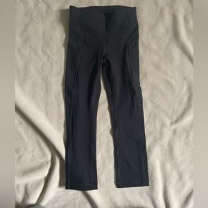 Lululemon pocket crop